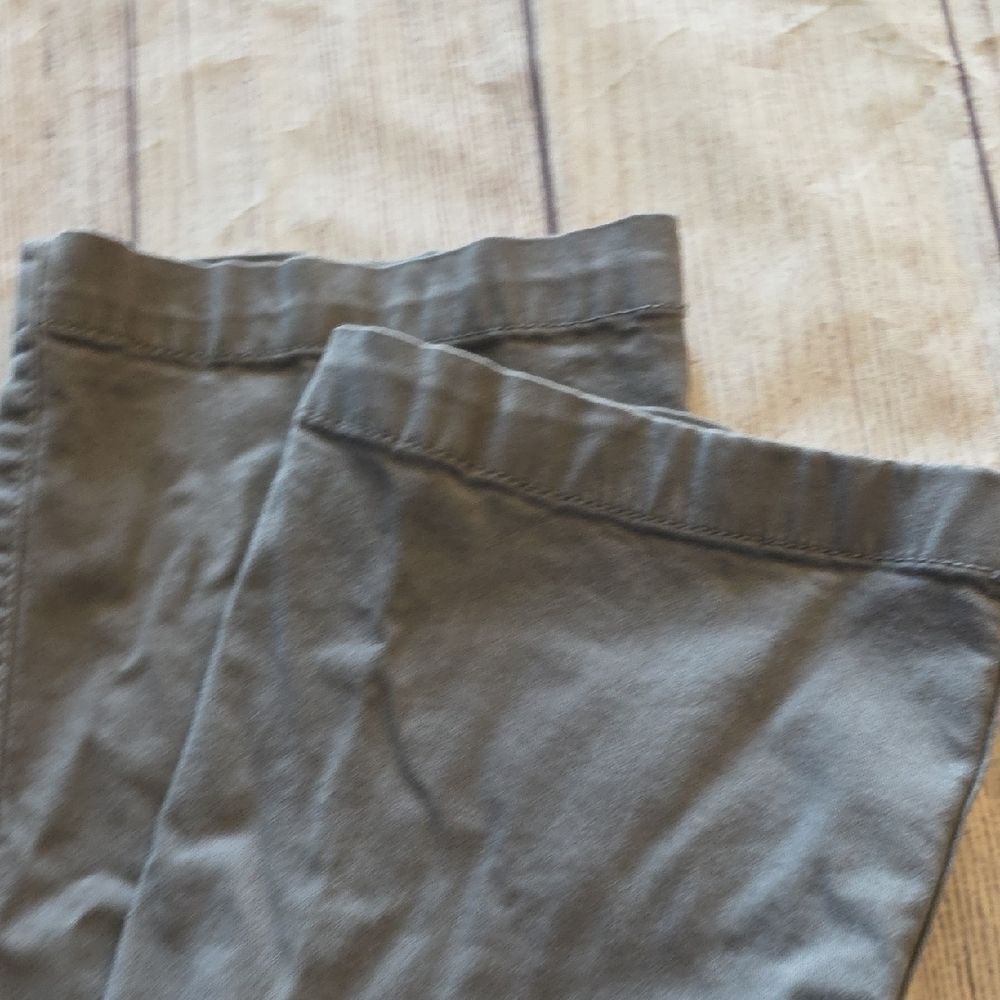 Old Navy Women's Gray Trousers - Picture 4 of 7